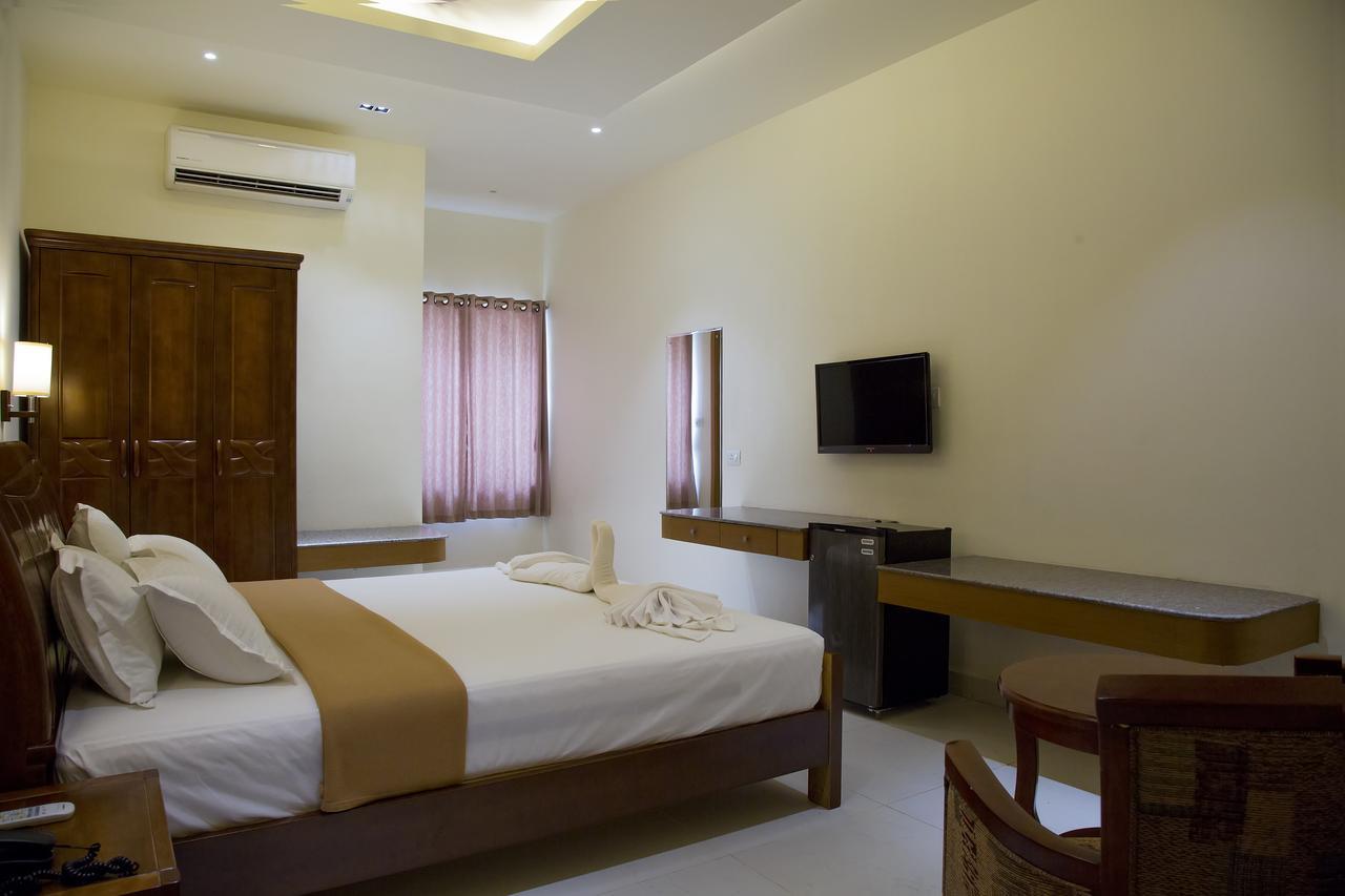 The Grand White Palace Hotel Mayiladuthurai Exterior foto