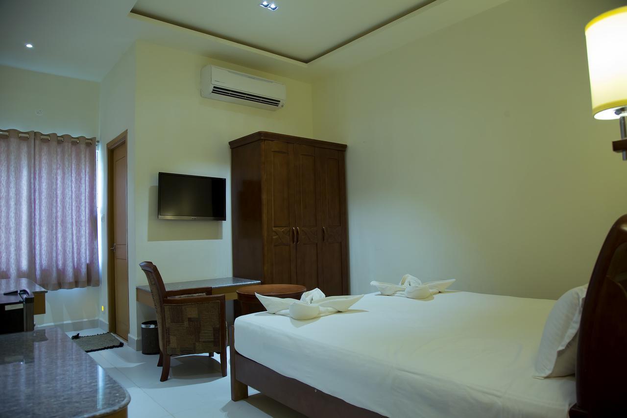 The Grand White Palace Hotel Mayiladuthurai Exterior foto