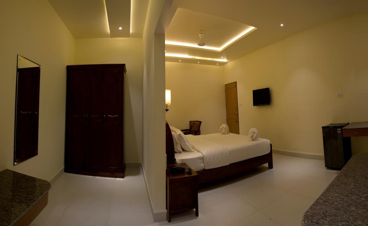 The Grand White Palace Hotel Mayiladuthurai Exterior foto